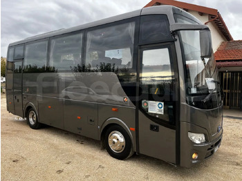 Bus pariwisata TEMSA