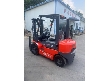 Leasing heli stock new 2024 model 3T diesel forklift Customizable Mast & Clamp heli stock new 2024 model 3T diesel forklift Customizable Mast & Clamp: gambar 4