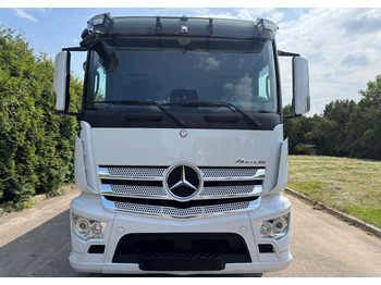 Truk berpendingin MERCEDES-BENZ Antos 1830