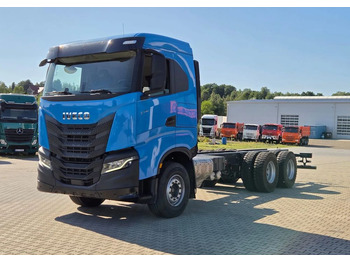 Truk sasis IVECO S-WAY