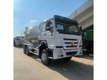 Truk pengaduk beton SINOTRUK HOWO