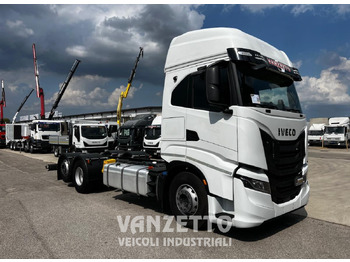 Truk sasis IVECO Stralis