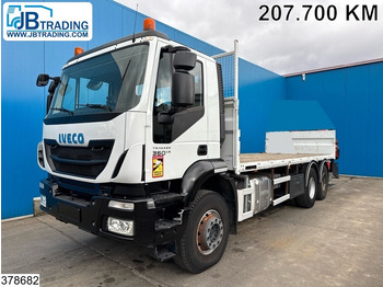 Truk flatbed IVECO Trakker