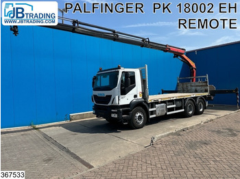 Truk flatbed IVECO Trakker