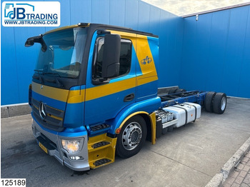 Truk sasis MERCEDES-BENZ Actros 1843