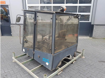 Kabin dan interior AHLMANN