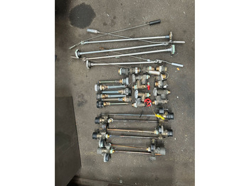 Semi-trailer dengan terpal samping FULL TRAILER LOADED WITH LPG TANKS: gambar 3