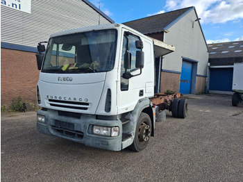 Truk sasis IVECO EuroCargo