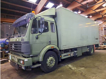 Truk box Mercedes-Benz 1820 L: gambar 1