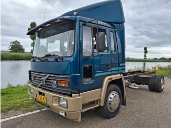 Truk sasis VOLVO FL