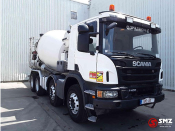 Truk pengaduk beton SCANIA P