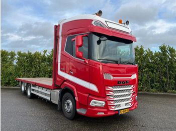 Truk flatbed DAF XG+ 530