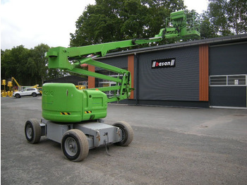 Platform udara yang dipasang di truk GENIE Z45/25