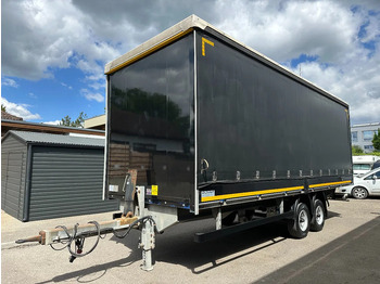 Trailer dengan terpal samping