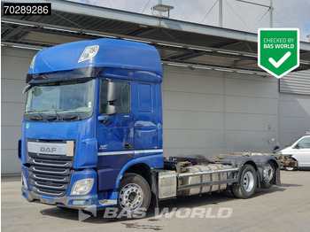 Pengangkut kontainer/ Container truck DAF XF 460