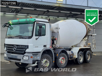 Truk pengaduk beton LIEBHERR