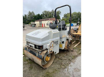 Roller jalan CATERPILLAR CB24