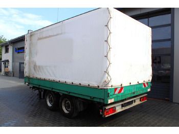 Trailer dengan terpal samping