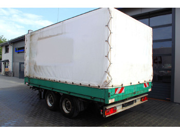 Trailer dengan terpal samping
