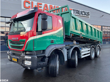 Truk jungkit IVECO Trakker
