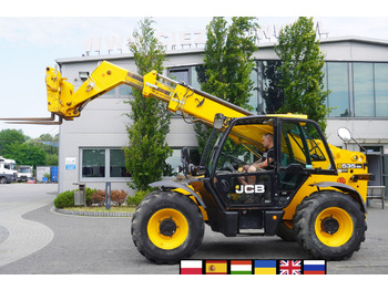 Loader depan teleskopik JCB