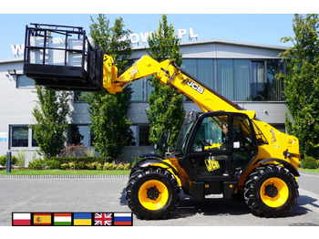 Loader depan teleskopik JCB