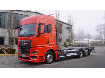 Pengangkut kontainer/ Container truck MAN TGX 26.510