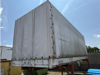 Trailer dengan terpal samping