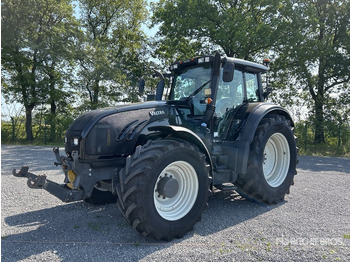 Traktor VALTRA T213