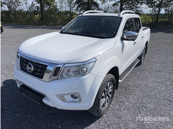 Truk pikap NISSAN Navara