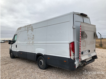 Van pengiriman 2021 Iveco Daily 35S18 Cargo Van: gambar 3