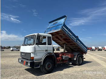 Truk jungkit IVECO