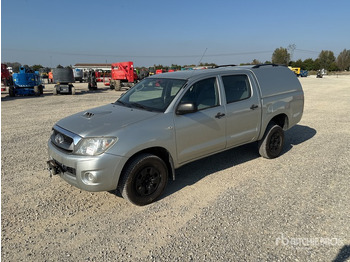 Truk pikap TOYOTA
