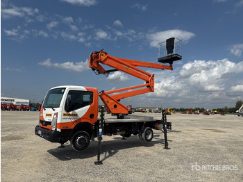 Platform udara yang dipasang di truk NISSAN