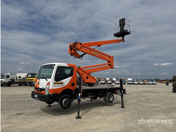 Platform udara yang dipasang di truk NISSAN
