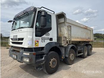 Truk jungkit IVECO Trakker