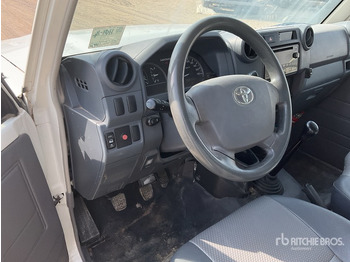 Truk pikap 2016 Toyota Land Cruiser 79L 4x4 Crew Cab Pickup: gambar 5