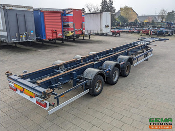 Semi-trailer pengangkut mobil RENDERS