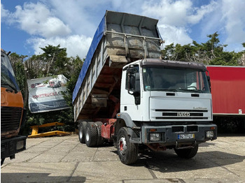 Truk jungkit IVECO EuroTrakker