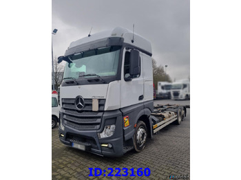 Truk sasis MERCEDES-BENZ Actros 2542