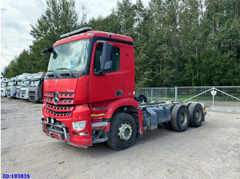 Truk sasis MERCEDES-BENZ Arocs