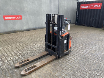 Peralatan gudang TOYOTA