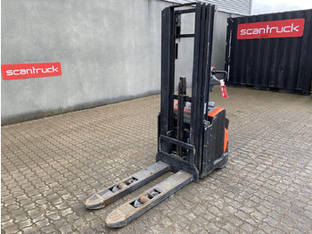 Peralatan gudang TOYOTA