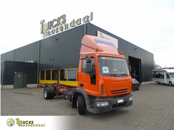 Truk sasis IVECO EuroCargo 120E