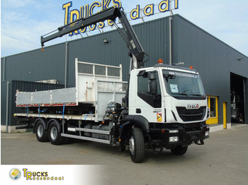 Truk derek IVECO EuroTrakker