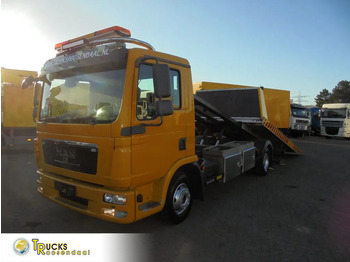 Truk pengangkut mobil MAN TGL 12.220