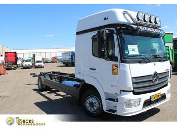 Truk sasis MERCEDES-BENZ Atego 1224