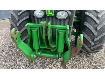 Traktor John Deere 8230 Med frontlift: gambar 4 Traktor John Deere 8230 Med frontlift: gambar 4