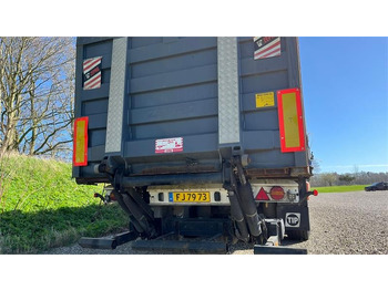 Semi-trailer dengan terpal samping Krone Sættevogn med lift i bag SDP 27 eLB4-CS med lift i: gambar 2 Semi-trailer dengan terpal samping Krone Sættevogn med lift i bag SDP 27 eLB4-CS med lift i: gambar 2