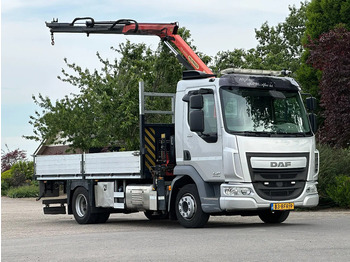 Truk derek DAF LF 180